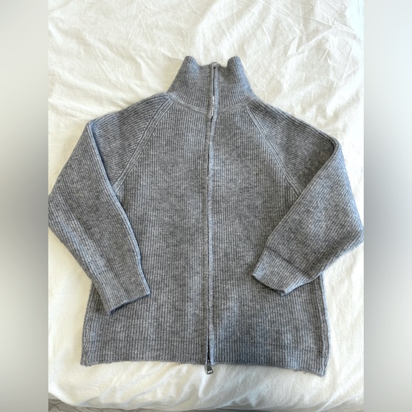 Gray Ribbed Zip-Up Sweater - Picture 2 of 3